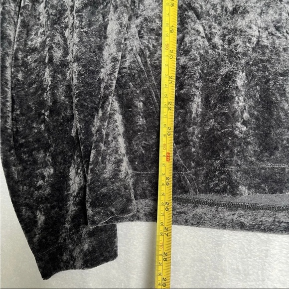WE THE FREE People Nora Jane Crushed Velvet Top M Gray Balloon Sleeve Oversized - Picture 9 of 13